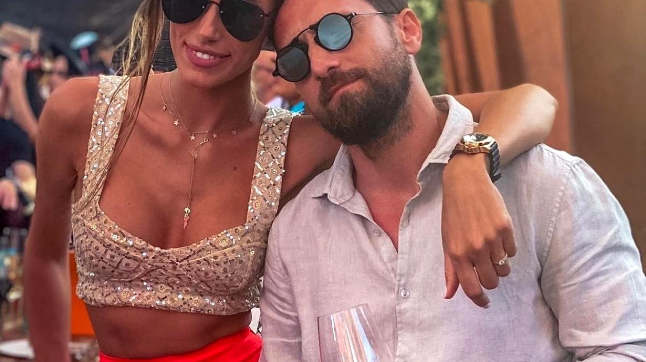 radiounivers romania
Cum arată casa din Corbeanca în care locuiesc Dani Oțil și Gabriela Prisăcariu. E suficient loc și pentru bebelușul lor